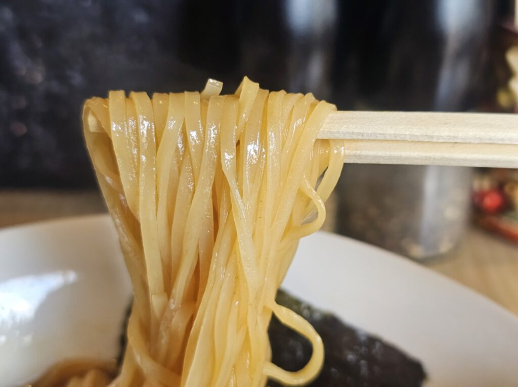 本八幡『菜』のらーめん（醤油）の麺